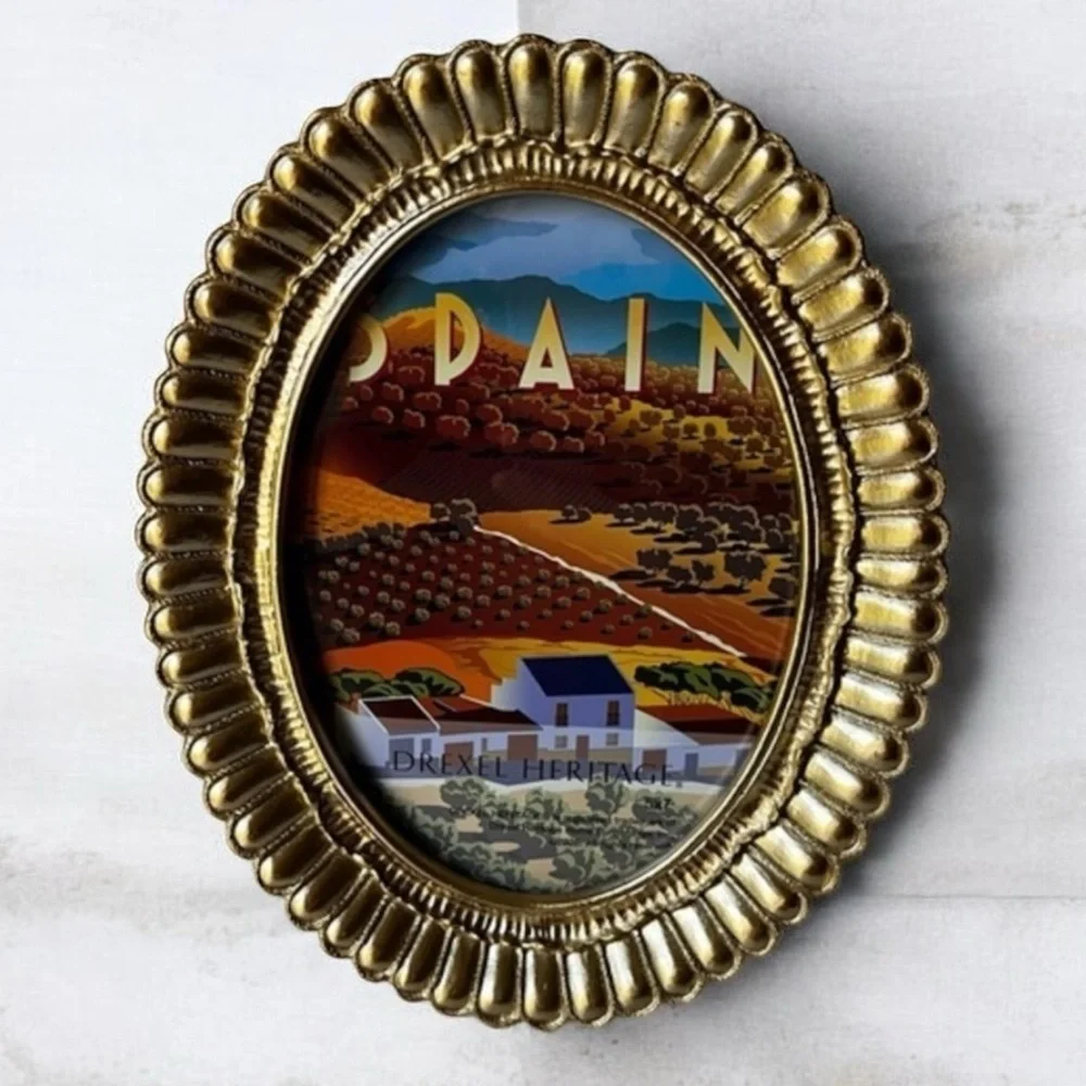 Gold Ornate Oval Picture Frame for 5”x7” photo